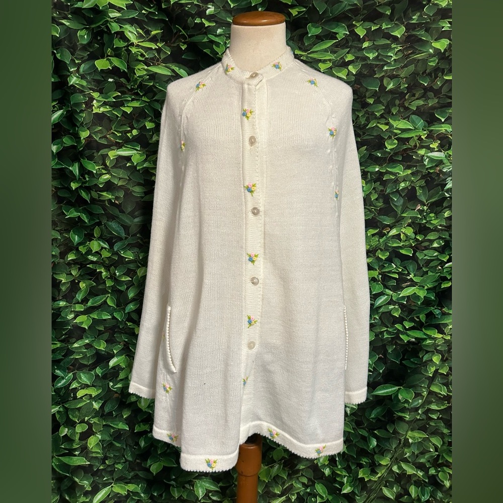 Vintage Glentey Knit Poncho Shawl Cape White Acrylic Button Down Arm Vents